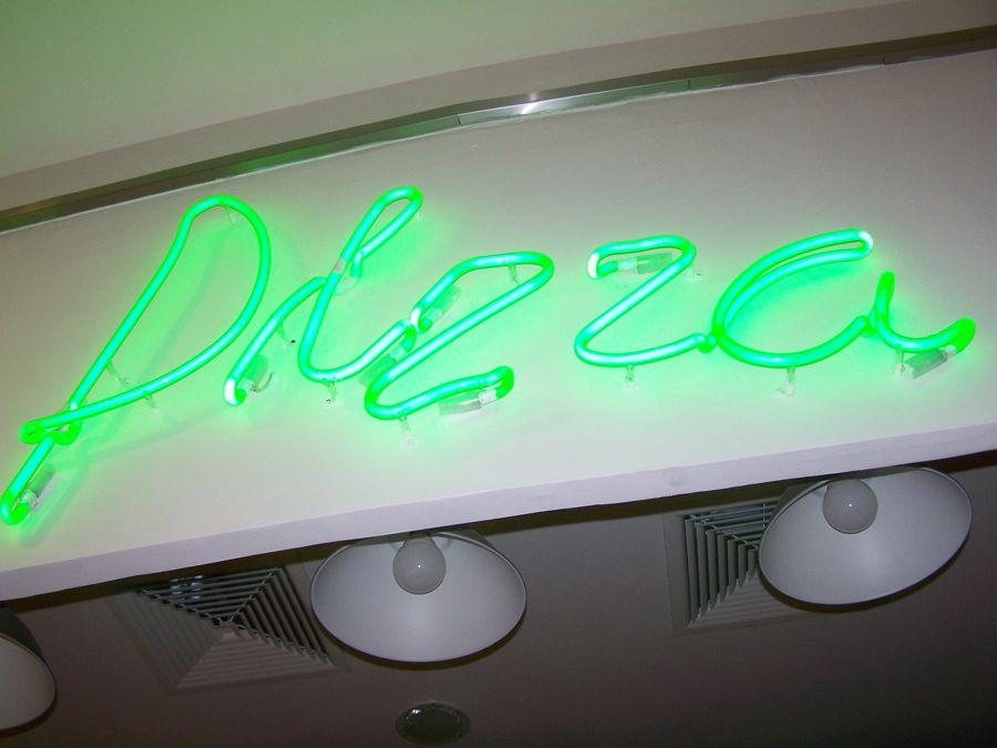 neon-pizza-fabryka-reklamy-warszawa