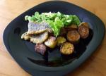 Ryby: Dorsz z zielona sałatą i ziemniakami
